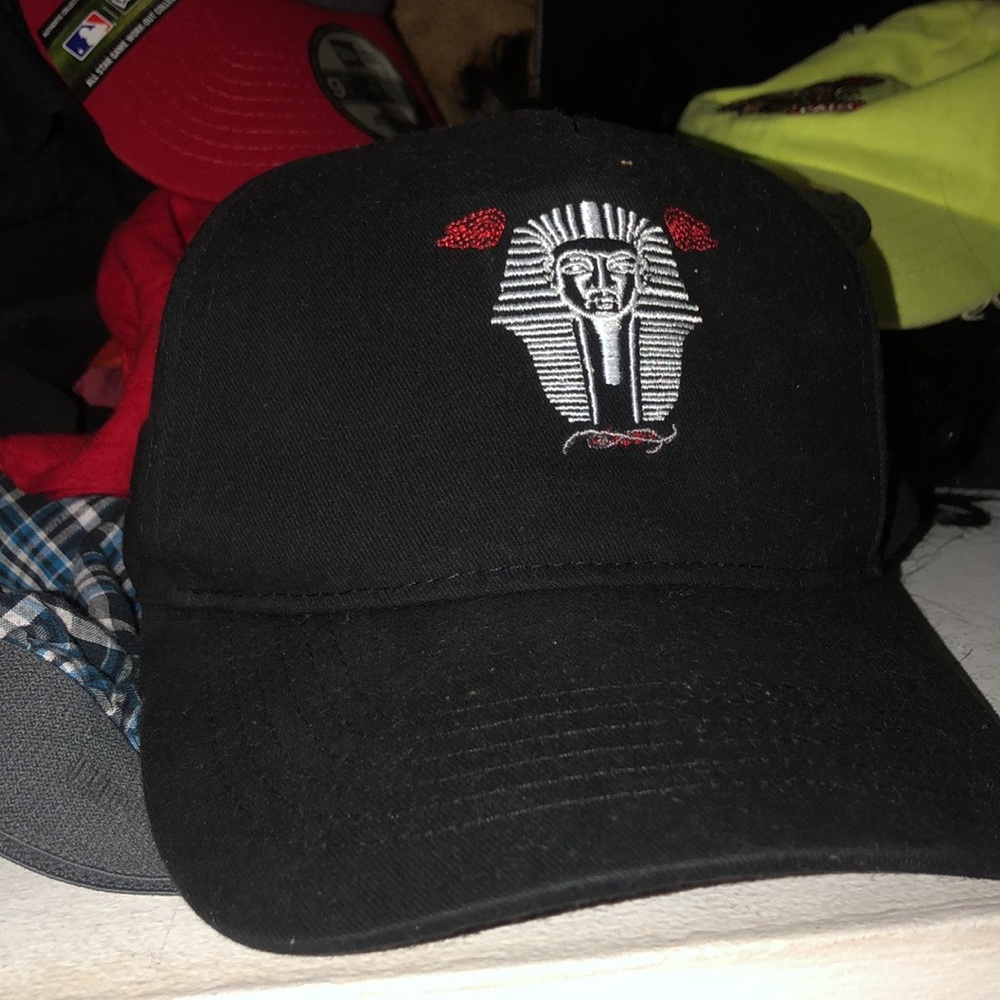 Die Famous Hat